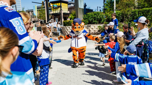 260328-ThunderBug-Birthday-021