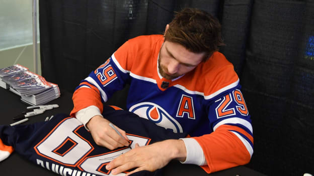 West Edmonton Mall Autograph Session