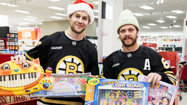 11-29-2023_DLE_Boston Bruins Toy Shopping61