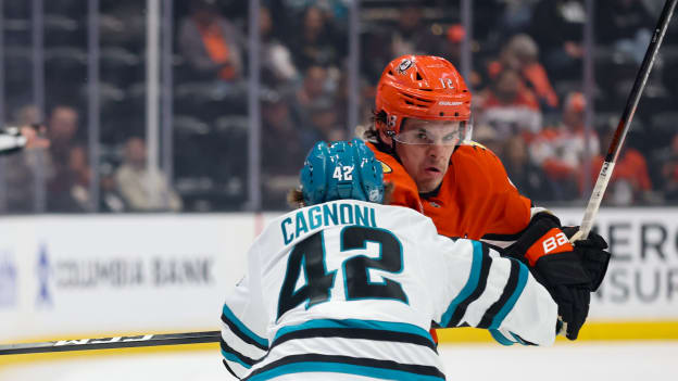 20250929_Sharks_Ducks_Robinson_0181