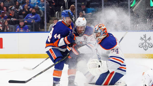 Edmonton Oilers v New York Islanders