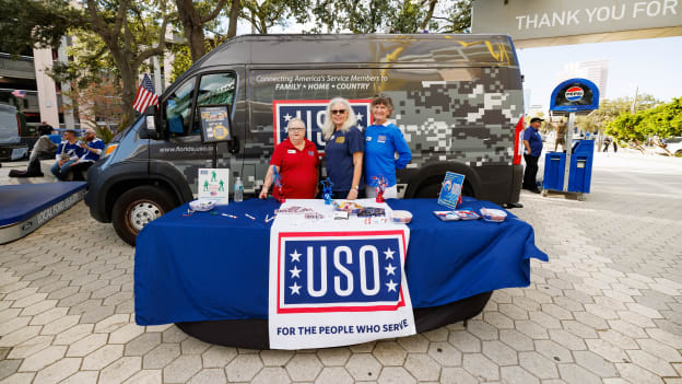 251116TBLvVAN_MilitaryAppreciation107cbl