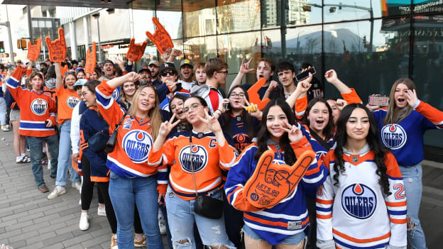 776312032_AD009_Kings_v_Oilers