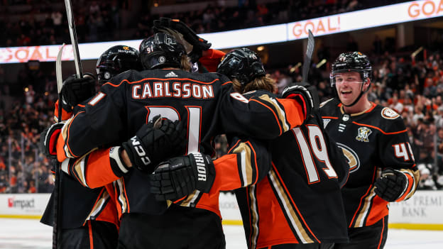 18396658_Arizona_Coyotes_v_Anaheim_Ducks_Andrew_Taylor_(Greenfly)_20231102_042108