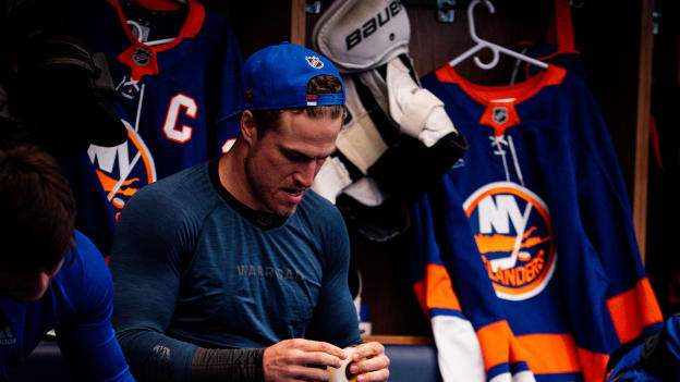 20251126_BOS_NYI_LACES-3