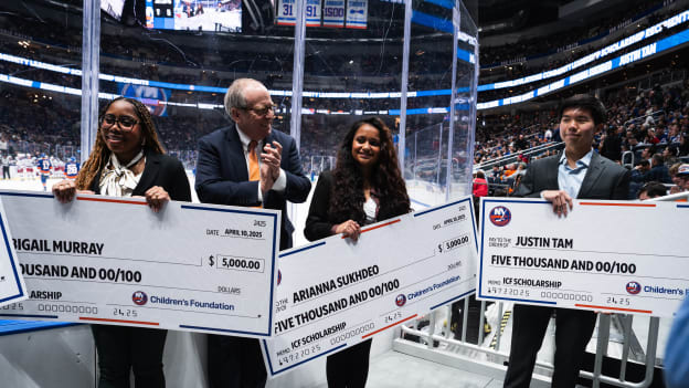 20250410_NYI_NYR_SCHOLARSHIPS-8