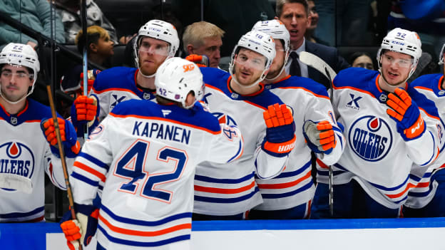 Edmonton Oilers v Vancouver Canucks