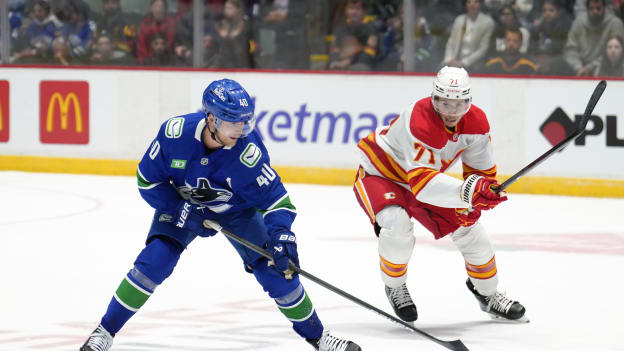 Canucks_Flames_055