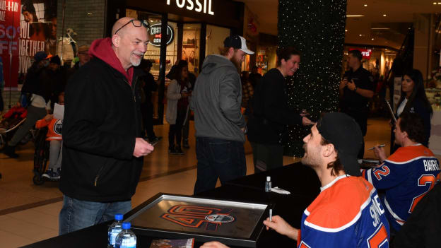 West Edmonton Mall Autograph Session