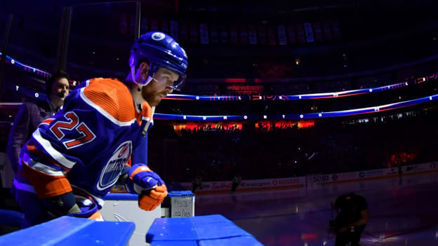 GALLERY: Oilers vs. Avalanche