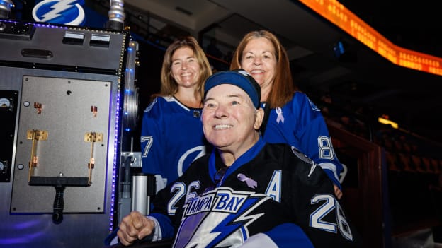 251123TBLvsPHI_HockeyFightsCancer188cbl