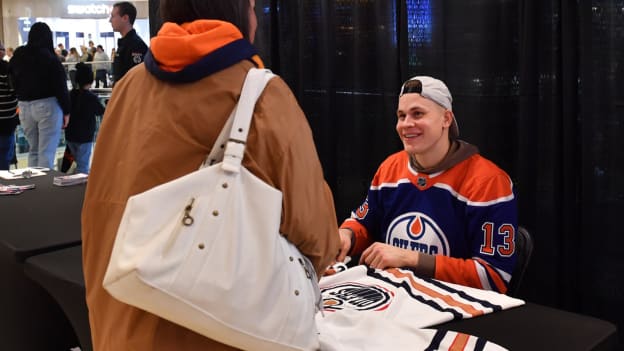 West Edmonton Mall Autograph Session