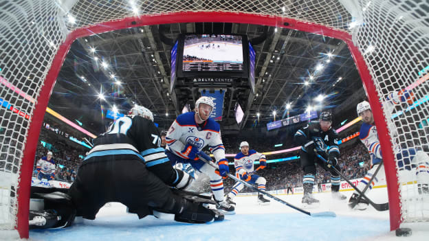 Edmonton Oilers v Utah Mammoth