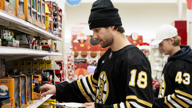 11-29-2023_DLE_Boston Bruins Toy Shopping39
