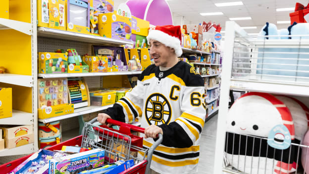 11-08-2024_DLE_Boston Bruins Holiday Toy Shopping24