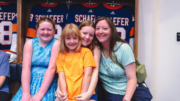 20250804_SCHAEFER_JERSEY_REVEAL_LOCKERROOM_BATCH1-16