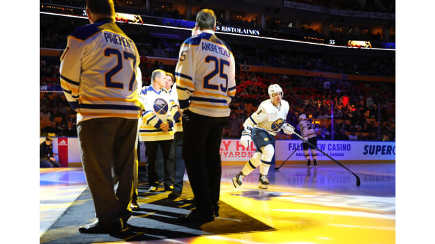 20191212-alumni-on-ice-intros-gallery