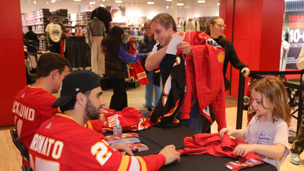 20260223_Flames Autograph Session_ 0035 DM