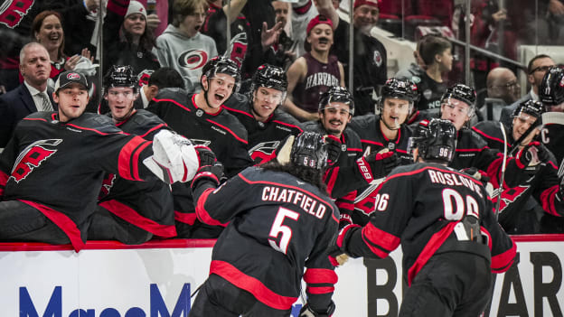 21_250420_CARvsNJD_RD1_GM1_JL105631