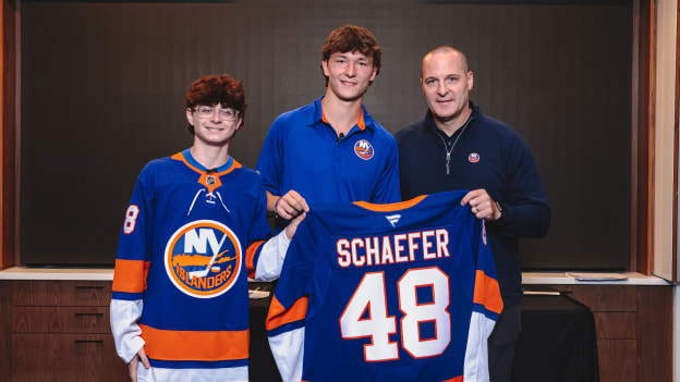 20250804_SCHAEFER_JERSEY_REVEAL_LOCKERROOM_BATCH1-73