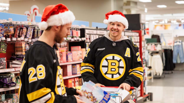 20251110_NG_Bruins_HolidayShopping_133