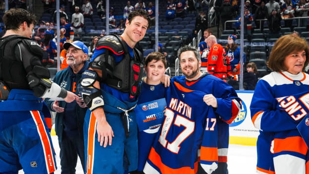 20250415_NYI_WSH_FINAL_JERSEYOFFBACKS-25