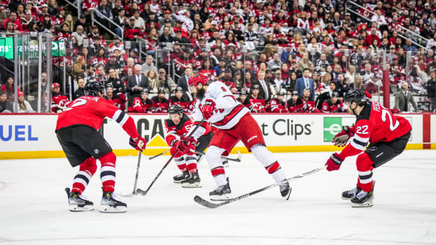 12_250427_CARvsNJD_RD1_GM4_JL209916