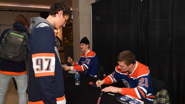 West Edmonton Mall Autograph Session