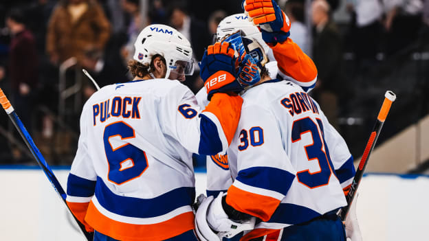 20260129_NYI_NYR_POST_GOALIEHUGS-3