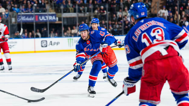 Carolina Hurricanes v New York Rangers