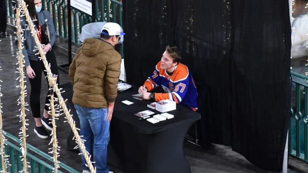 West Edmonton Mall Autograph Session