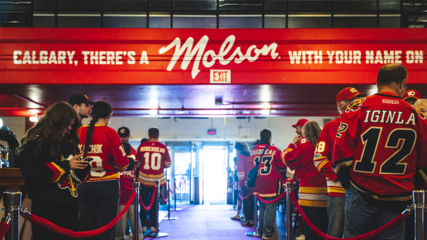 20251011_C_OF_RED_MOMENTS_RED_CARPET_FLAEF8A6034BK