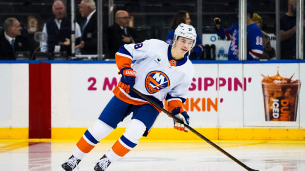 20251108_NYR_NYI_PRE_WARMUPS-2