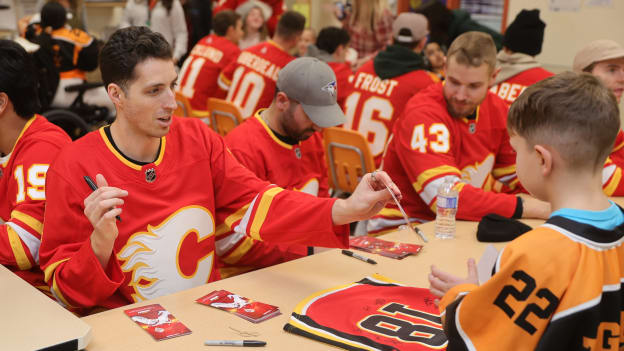 20251121_Floor Hockey_046_ DM