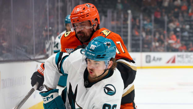 20250929_Sharks_Ducks_Robinson_0144