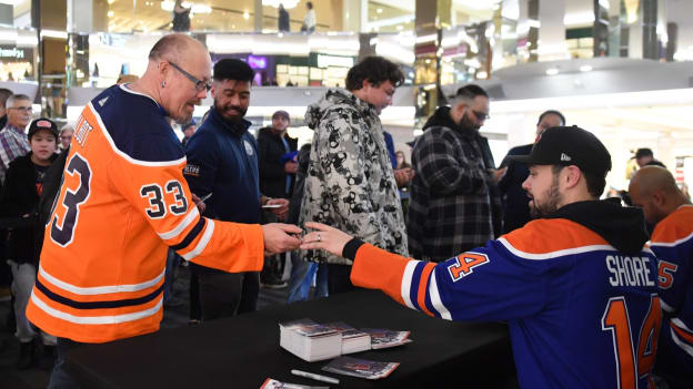 West Edmonton Mall Autograph Session