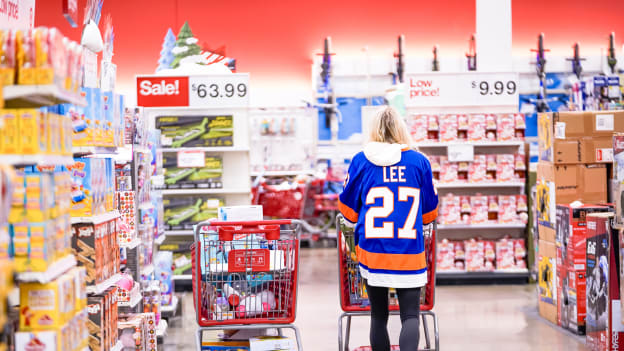 PHOTOS: Islanders Wives and Girlfriends Shop for Holiday Hospital Visits