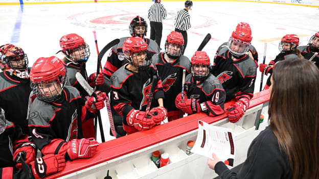 251003IIHFGirlsHockey0024_kdg