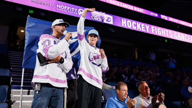 251123TBLvsPHI_HockeyFightsCancer181cbl
