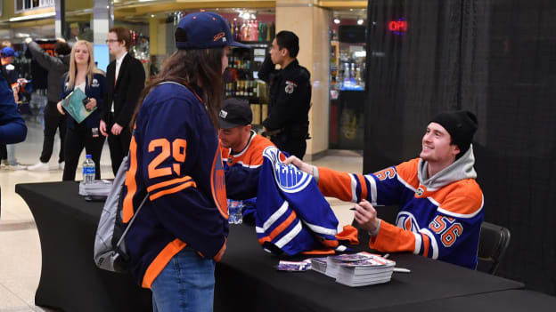 West Edmonton Mall Autograph Session