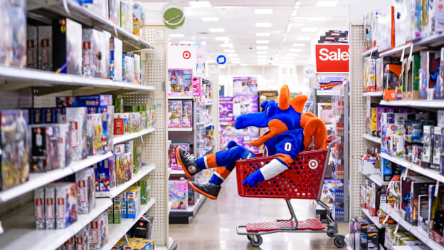 PHOTOS: Islanders Wives and Girlfriends Shop for Holiday Hospital Visits