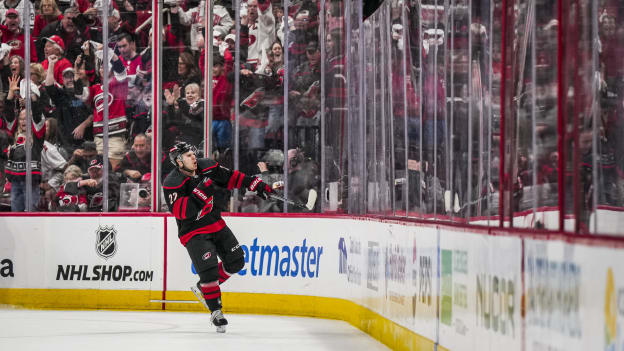 27_250420_CARvsNJD_RD1_GM1_JL100586
