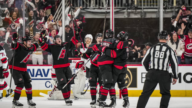18_250429_CARvsNJD_RD1_GM5_JL104049