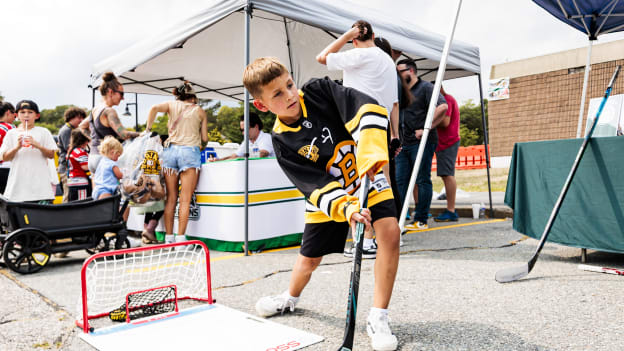 20250906_dle_bruins fan fest fitchburg67