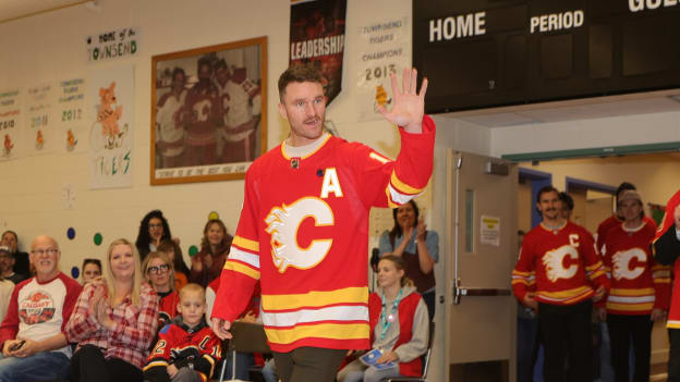 20251121_Floor Hockey_036_ DM