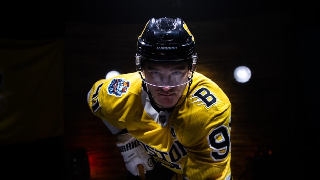 2025_12_03_NHL_StadiumSeries_Bruins_Player_PersonalEdits1145