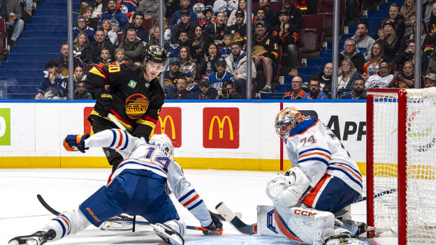 Edmonton Oilers v Vancouver Canucks