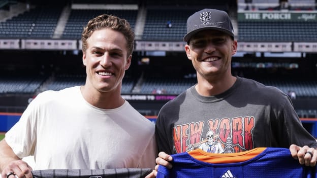 PHOTOS: Anders Lee Throws First Pitch at Mets Game