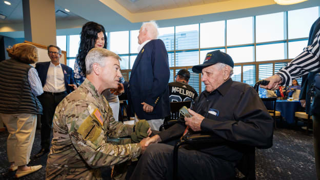 251116TBLvVAN_MilitaryAppreciation292cbl