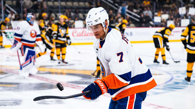 20251009_NYI_PIT_AWAY_WARMUPS-7